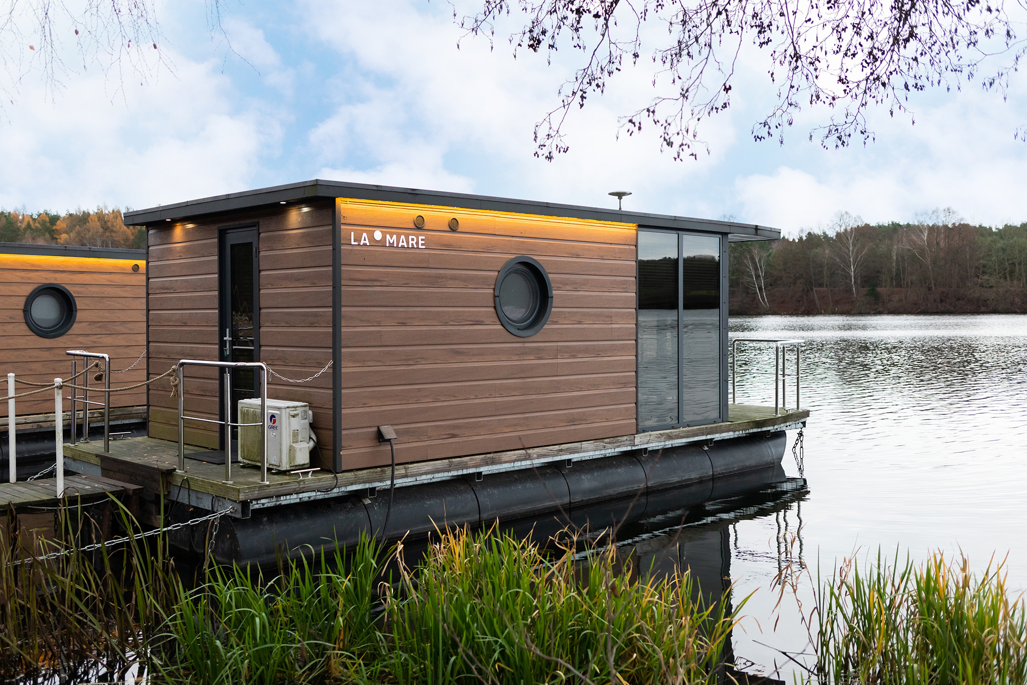 Houseboat 2952